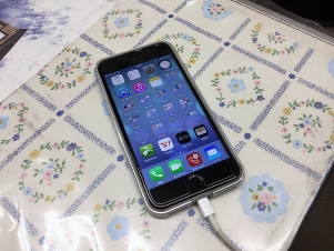 iPhone7�Ǥ������2ǯ�˰��ٵ����ѹ����Ƥ��ޤ�����iPhone�⥳���3���ܤˤʤ�ޤ���