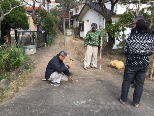 ��ϩ¦������Ʊ�ͤ˥饤��Ф���Ԥ��ޤ���