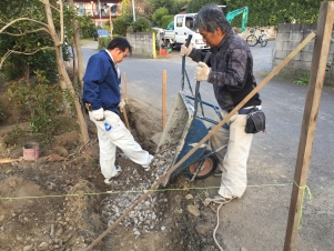 ��夫��ϡ����ι¤˥֥��å����ä��äƤ��������˼��ݤ���ޤ������ޤ��ϡ��¤غ��Ф򻵤��ƹԤ��ޤ���