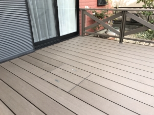 �ǥå�������������Ĥ᤿�ͻҡ�