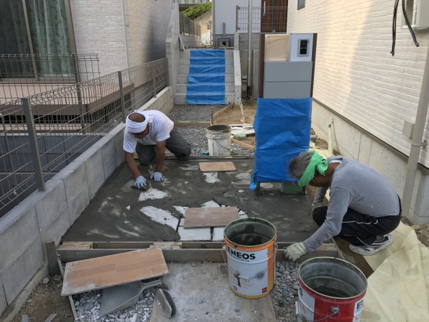 ��ĥ�����������ޤ��ȡ����ξ夫���륿�������Ū�˾褻�����Ϥ���˥�륿�뤬���äƤ����褦�ˤ��ޤ���