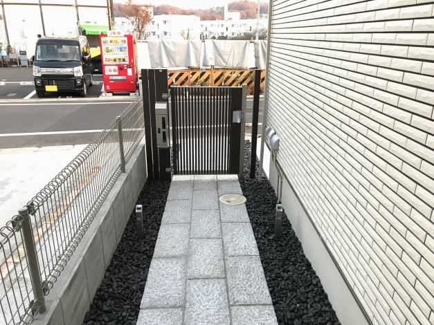 ����¦���鸫���ͻҡ��������Ϥ���ϤΥ���ȥ饹�Ȥ������¥����ɤ�ʷ�ϵ�������Ф��Ƥ���Ƥ���ޤ���