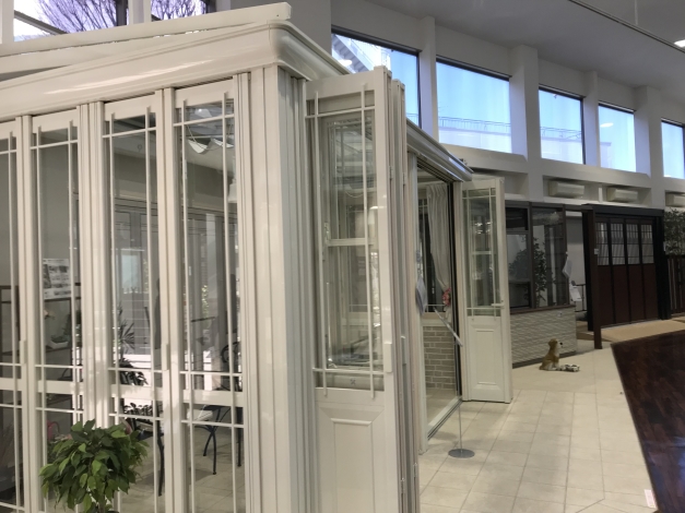���硼�롼����ˤ�LIXIL�������͡��ʥ����ǥ�롼�ྦ������Ÿ������Ƥ��ꡢ����٤��������ޤ���