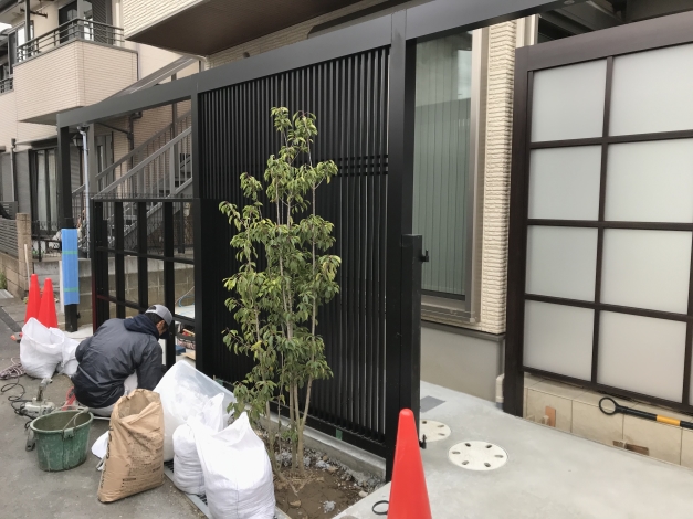 ������ϵ�¦���鸫���ͻҤǤ����ʻҥѥͥ�ϡ����ߤνĳʻҥѥͥ�������˽Ф��Ƥ虜����餻����֤����֤��ޤ�����